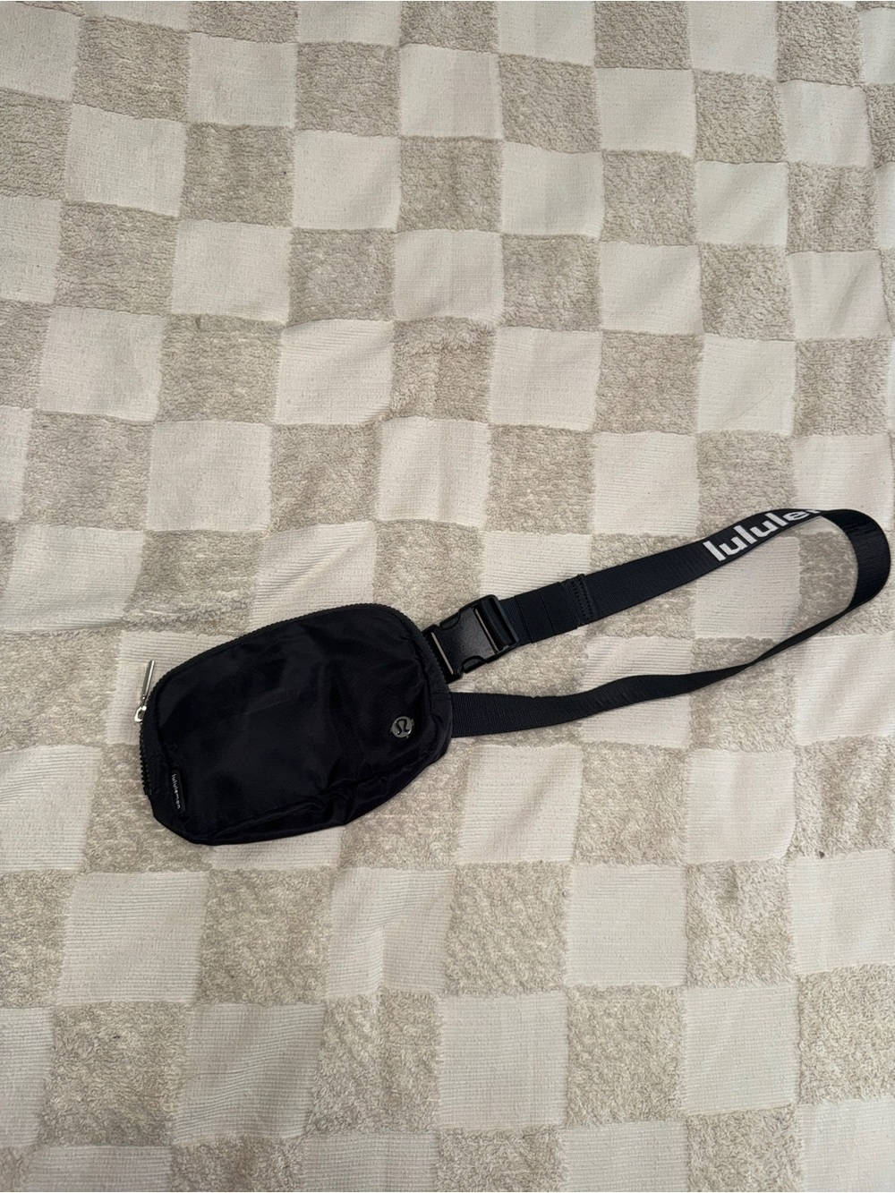 lululemon Everywhere Belt Bag with a prominent white wordmark logo on the strap‎